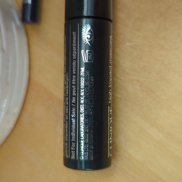 Clinique Travel Size Make Up Brand New - Picture 6 of 10